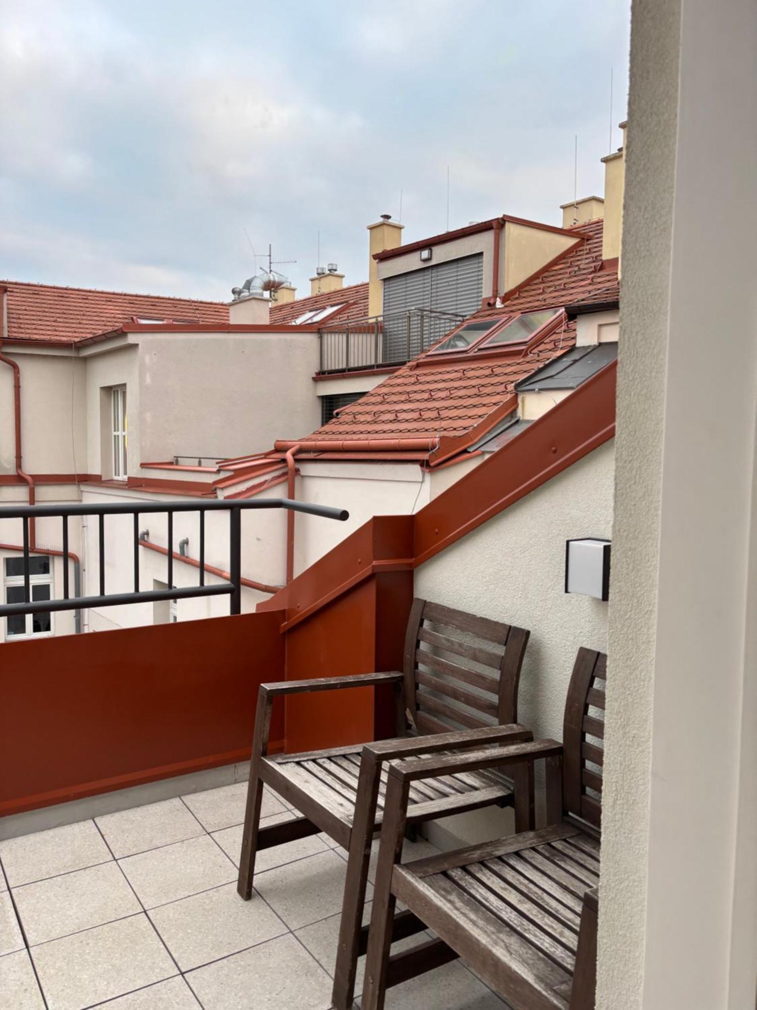 Letna Apartment *